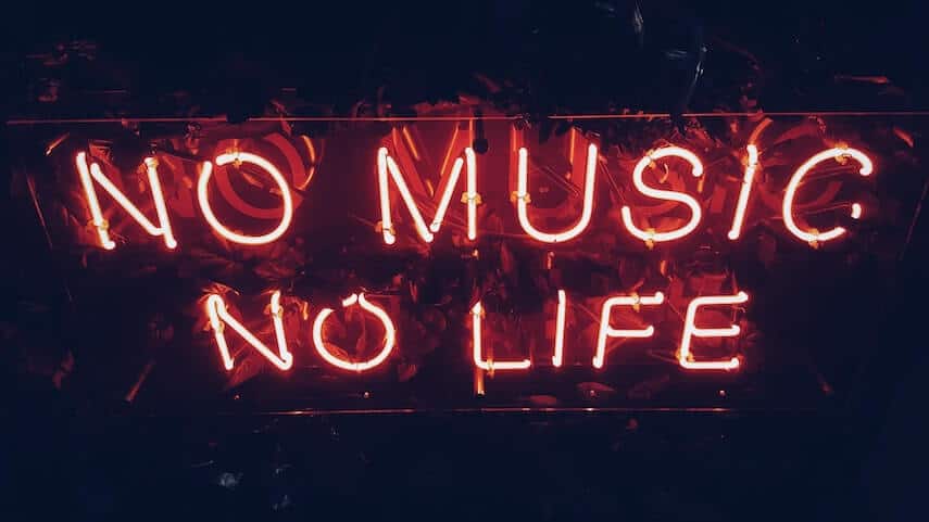 Neon sign: "No Music No Life"